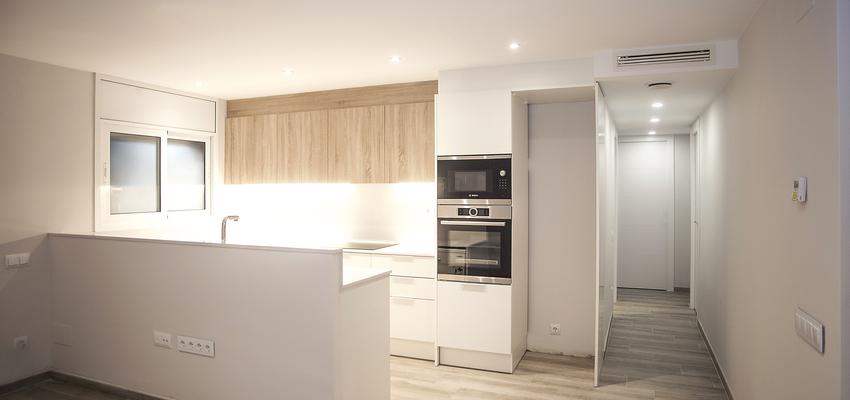 Cocina Estilo contemporaneo Color beige, marron, blanco  diseñado por grupoinventia | Arquitecto Técnico | Copyright Grupo Inventia