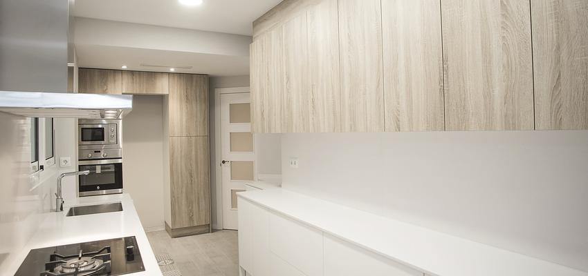 Cocina Estilo contemporaneo Color beige, blanco, gris  diseñado por grupoinventia | Arquitecto Técnico | Copyright Grupo Inventia