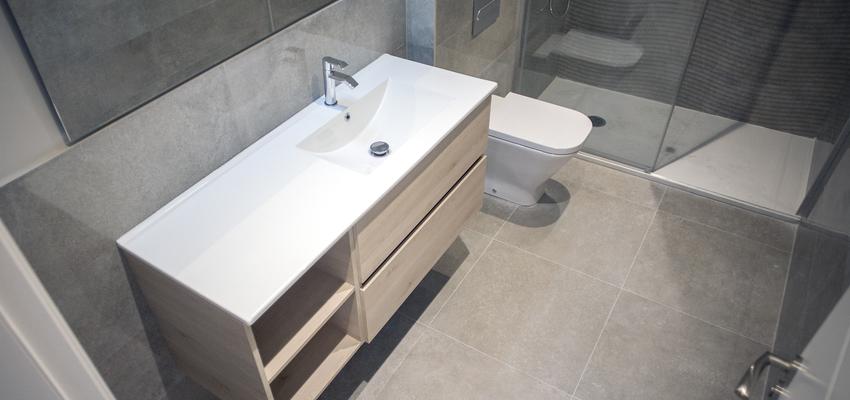 Baño Estilo contemporaneo Color beige, blanco, gris  diseñado por grupoinventia | Arquitecto Técnico | Copyright Grupo Inventia