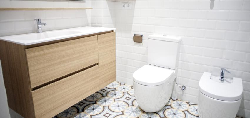 Baño Estilo contemporaneo Color beige, marron, blanco  diseñado por grupoinventia | Arquitecto Técnico | Copyright Grupo Inventia