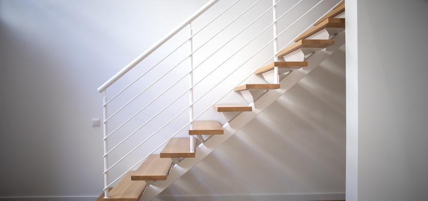 Escalera Estilo moderno Color marron, blanco, gris  diseñado por grupoinventia | Arquitecto Técnico | Copyright Grupo Inventia