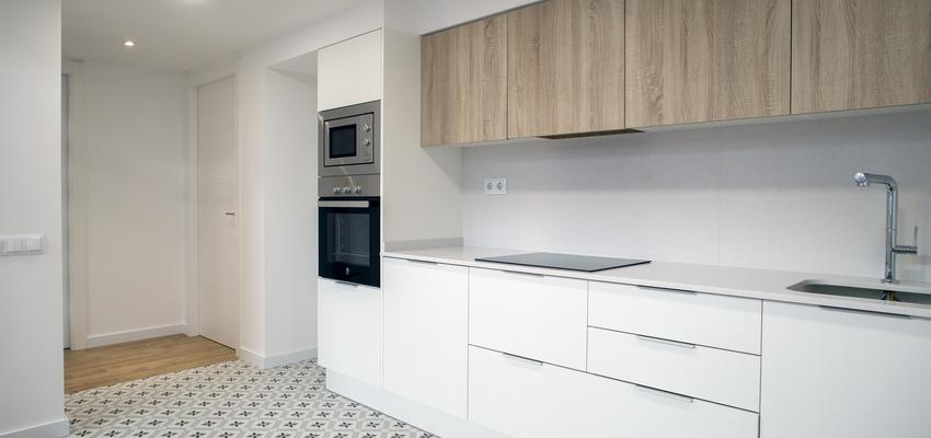 Cocina Estilo contemporaneo Color marron, blanco, gris  diseñado por grupoinventia | Arquitecto Técnico | Copyright Grupo Inventia