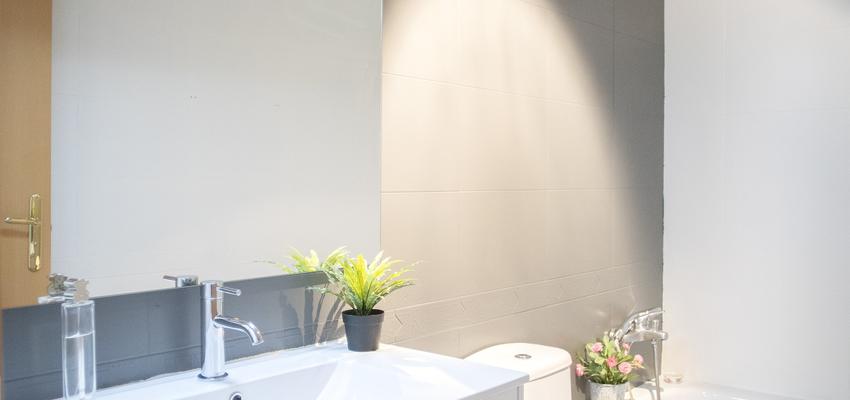 Baño Estilo contemporaneo Color beige, blanco, gris  diseñado por grupoinventia | Arquitecto Técnico | Copyright Grupo Inventia