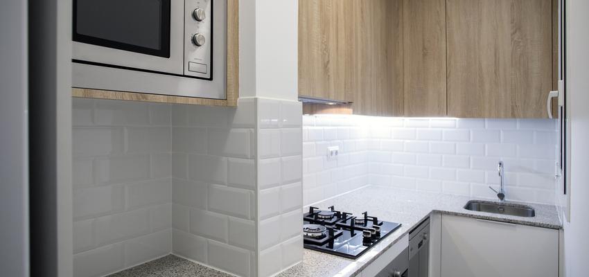 Cocina Estilo mediterraneo Color blanco, plateado  diseñado por grupoinventia | Arquitecto Técnico | Copyright Grupo Inventia