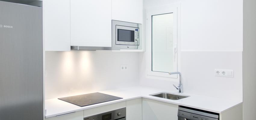 Cocina Estilo contemporaneo Color blanco, gris, gris  diseñado por grupoinventia | Arquitecto Técnico | Copyright Grupo Inventia