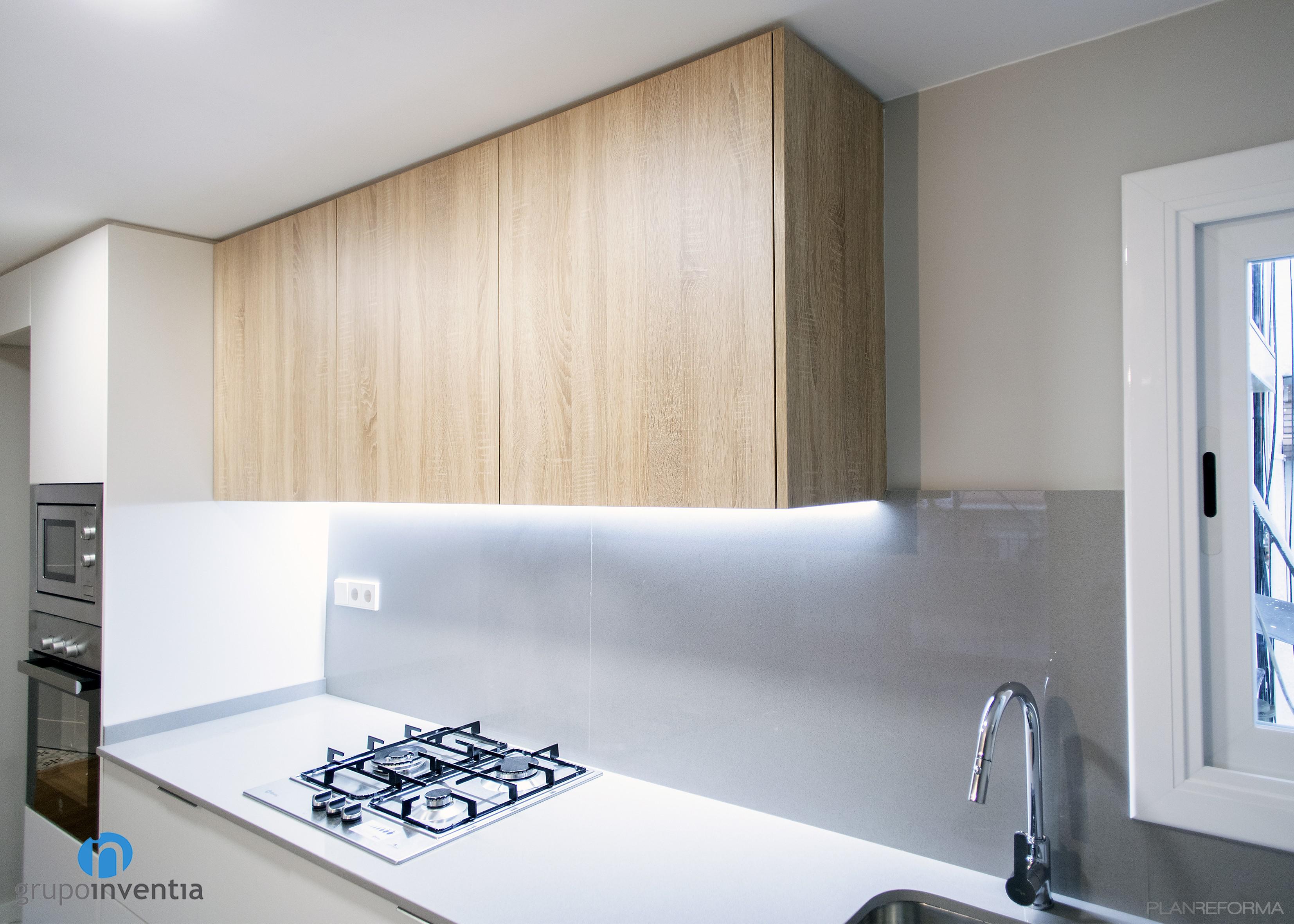 Cocina Estilo moderno Color beige, blanco, gris