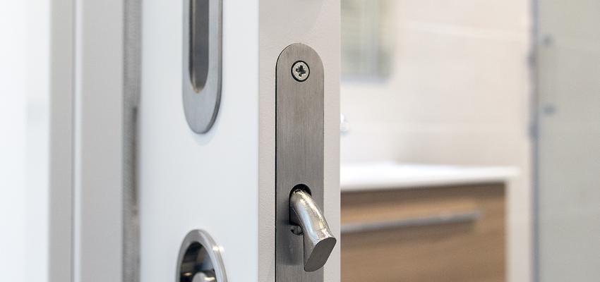 Baño Estilo moderno Color marron, blanco, gris  diseñado por grupoinventia | Arquitecto Técnico | Copyright Grupo Inventia