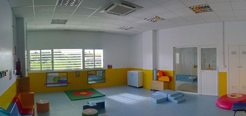 Sala de juegos, Niños style moderno color amarillo, azul cielo, blanco  diseñado por 2gArchitect EIDAD | Arquitecto 