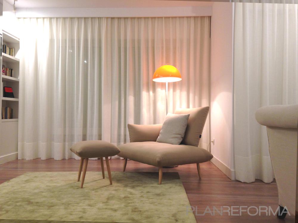 Salon style contemporaneo color beige, marron, beige, blanco  diseñado por SmasU arquitectos | Arquitecto | Copyright SmasU Arquitectos
