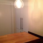 Cocina style contemporaneo color beige, marron, blanco