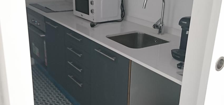 Cocina Estilo moderno Color blanco, gris, gris  diseñado por mar batuecas | Arquitecto Técnico | Copyright Mar Batuecas