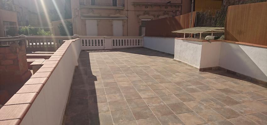 Terraza, Exterior Estilo rustico Color marron, beige, blanco  diseñado por mar batuecas | Arquitecto Técnico | Copyright Mar Batuecas