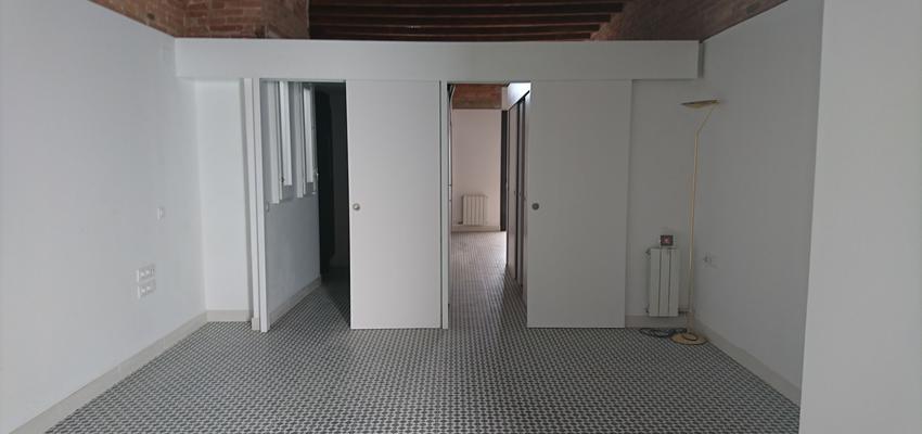 Pasillo, Cocina, Salon Estilo vintage Color marron, blanco, gris  diseñado por mar batuecas | Arquitecto Técnico | Copyright Mar Batuecas