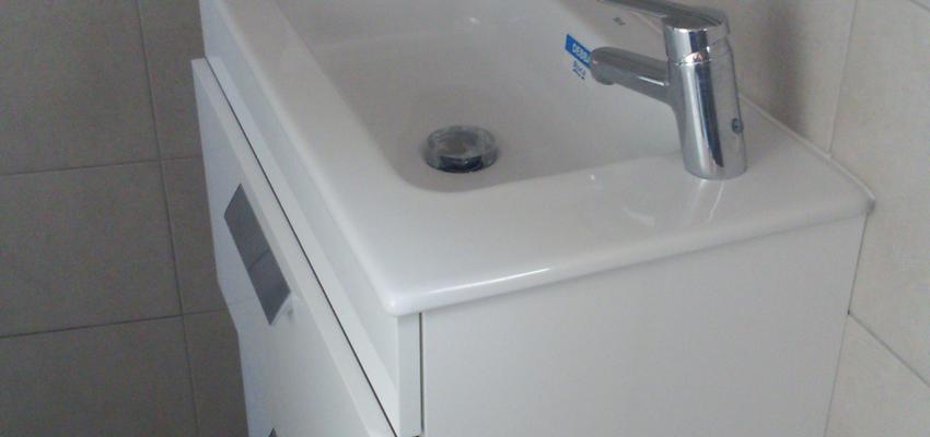 Baño Estilo moderno Color beige, blanco, gris  diseñado por mar batuecas | Gremio | Copyright Mar Batuecas