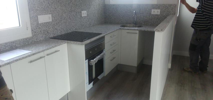 Comedor, Cocina Estilo moderno Color marron, blanco, gris  diseñado por mar batuecas | Gremio | Copyright Mar Batuecas