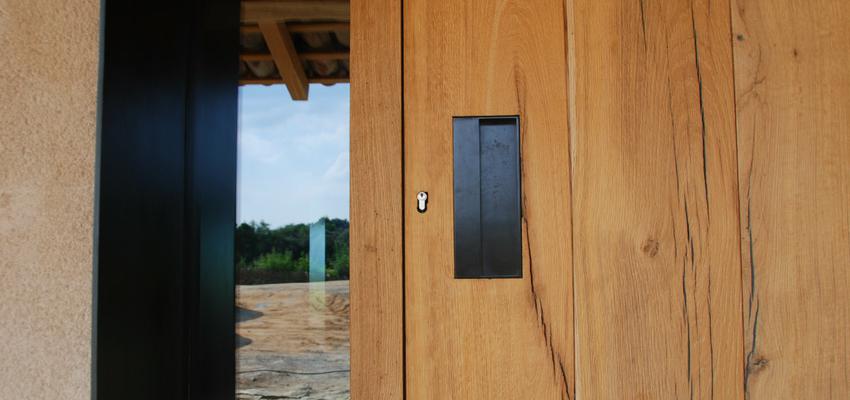 Porche style contemporaneo color negro, bronce  diseñado por Magí Cuberta Crespiera | Arquitecto Técnico | Copyright estudiCuberta