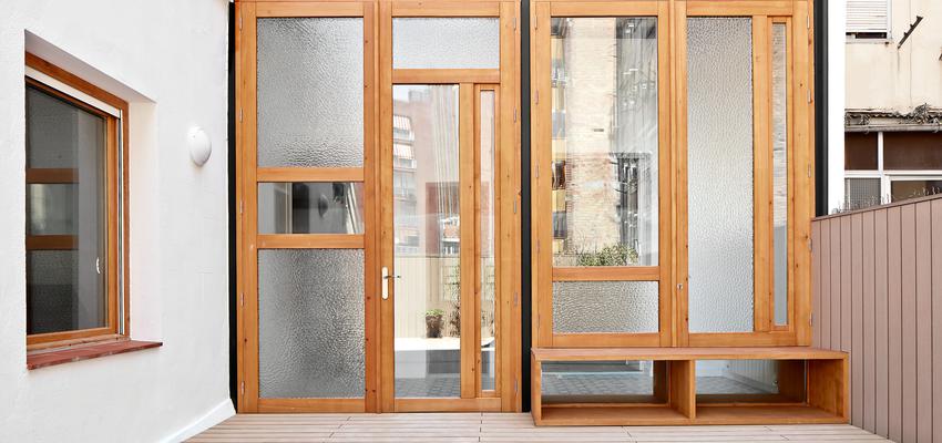 Patio Estilo contemporaneo Color blanco, negro, bronce  diseñado por Raúl Sánchez Architects | Arquitecto | Copyright Jose Hevia