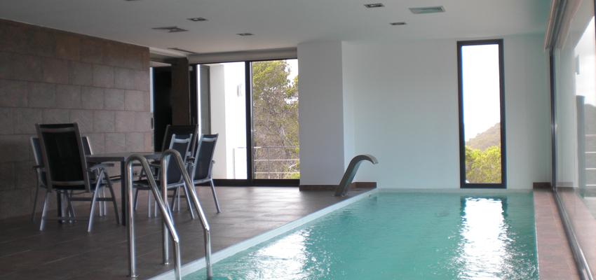 Piscina style moderno color blanco, gris, negro  diseñado por Fraile+Jordán. Arquitectos | Arquitecto 