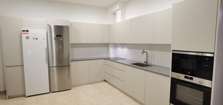 Cocina Estilo moderno Color gris  diseñado por Robra, empresa especializada en reformas del hogar | Reformista, constructor 