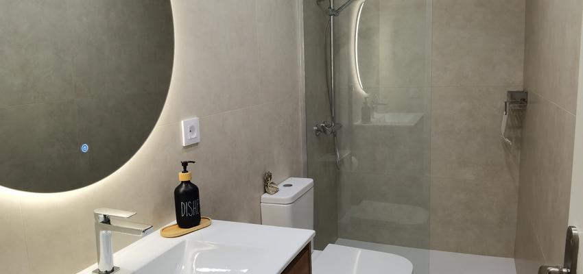 Baño Estilo moderno Color beige  diseñado por Robra, empresa especializada en reformas del hogar | Reformista, constructor 