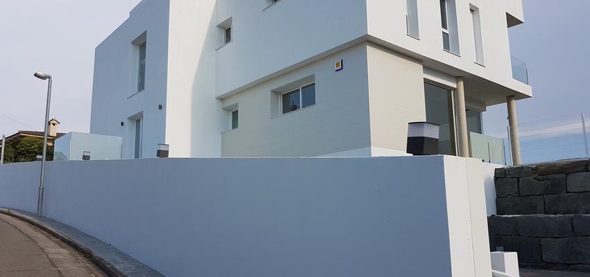 Exterior Estilo moderno Color blanco, gris, plateado  diseñado por Edgar | Gremio | Copyright Edgar