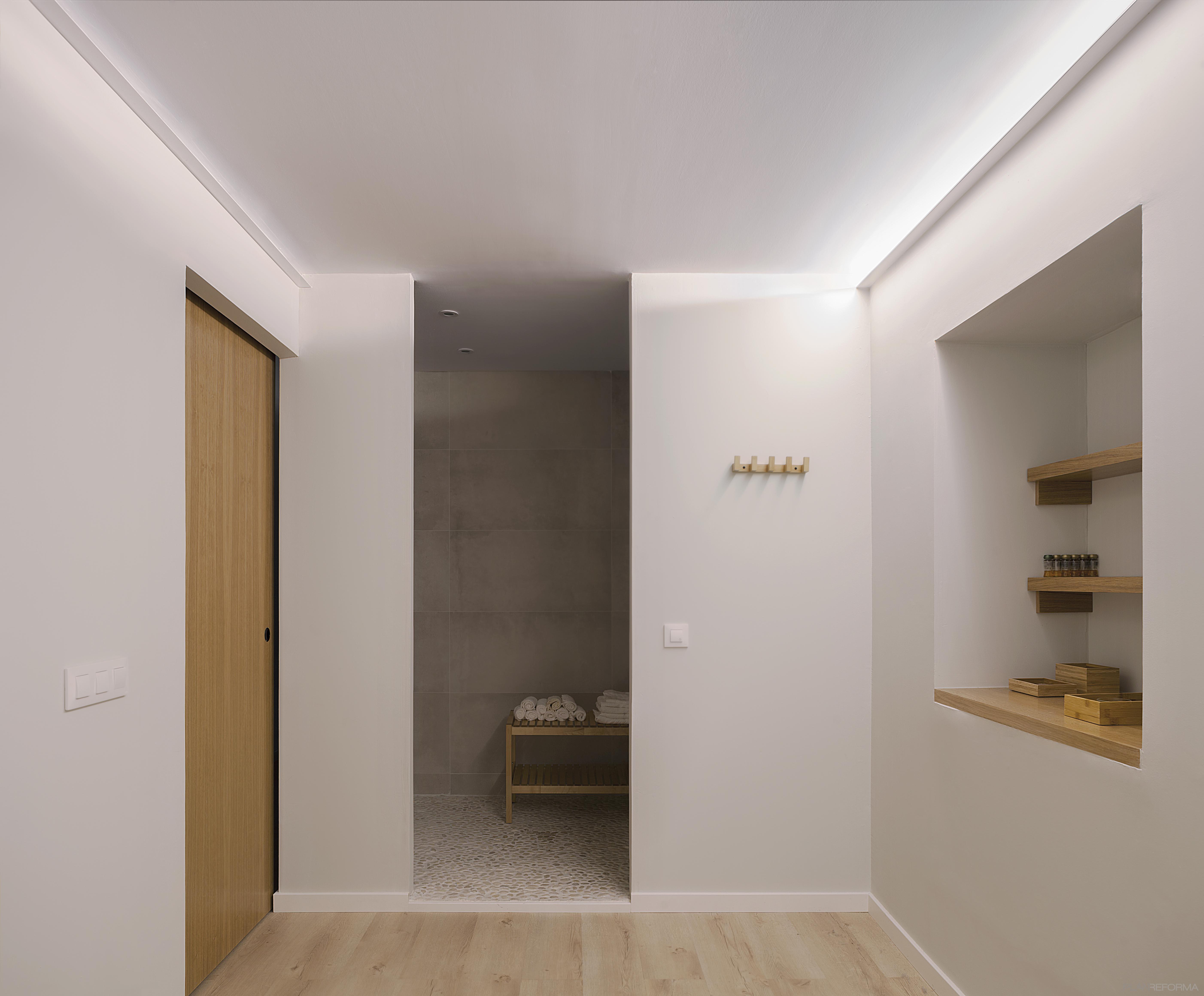 Salón de belleza Estilo contemporaneo Color beige, blanco, plateado  diseñado por PIANO PIANO STUDIO | Arquitecto | Copyright Milena Villalba