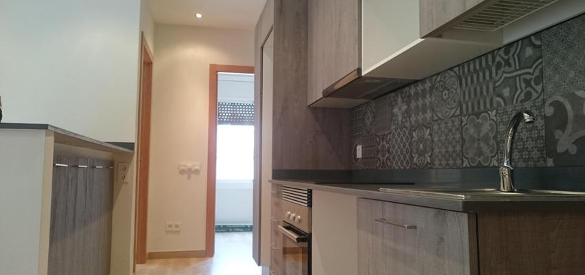 Cocina Estilo moderno Color blanco, gris  diseñado por Ipsum tecnics | Gremio | Copyright Cocina IPSUM