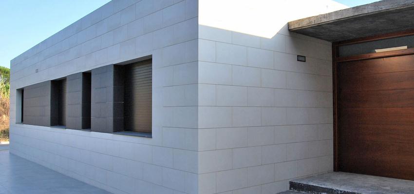 Exterior style contemporaneo color marron, beige, gris  diseñado por JJ Delgado. Arquitectura | Arquitecto | Copyright Propietario