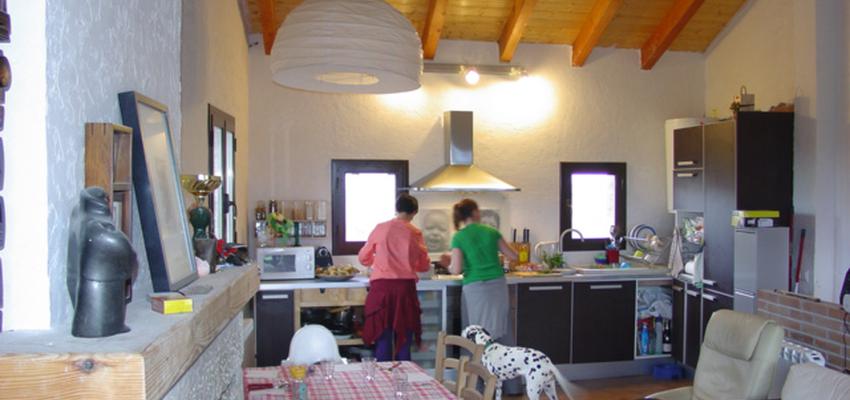 Cocina style rustico color beige, marron, gris  diseñado por Ferran Leal Permisain | Arquitecto 