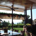 Patio, Exterior style contemporaneo color verde, marron, marron