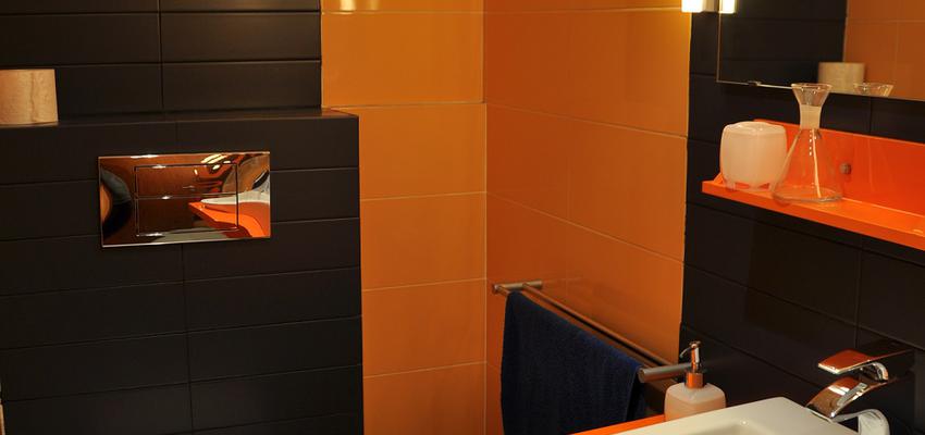 Baño style moderno color ocre, blanco, gris, negro  diseñado por Serveis Integrals de la llar de Tarragona | Gremio 