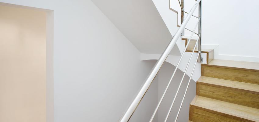 Vestibulo style tradicional color marron, blanco, gris  diseñado por Estudi de Arquitectura & Eficiencia Energètica GPA S.L | Arquitecto Técnico 