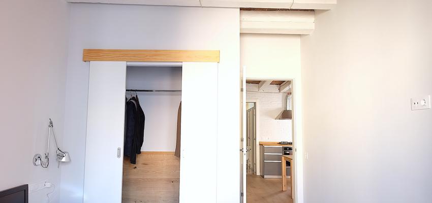 Dormitorio, Vestidor Estilo contemporaneo Color blanco, bronce  diseñado por Estudi de Arquitectura & Eficiencia Energètica GPA S.L | Arquitecto Técnico | Copyright Estudi d'Arquitectura & Eficiencia energetica GPA, S.L.