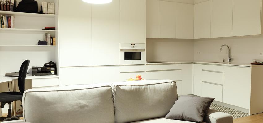Estudio, Comedor, Cocina Estilo mediterraneo Color marron, blanco  diseñado por Estudi de Arquitectura & Eficiencia Energètica GPA S.L | Arquitecto Técnico | Copyright Estudi d'Arquitectura & Eficiencia energetica GPA, S.L.