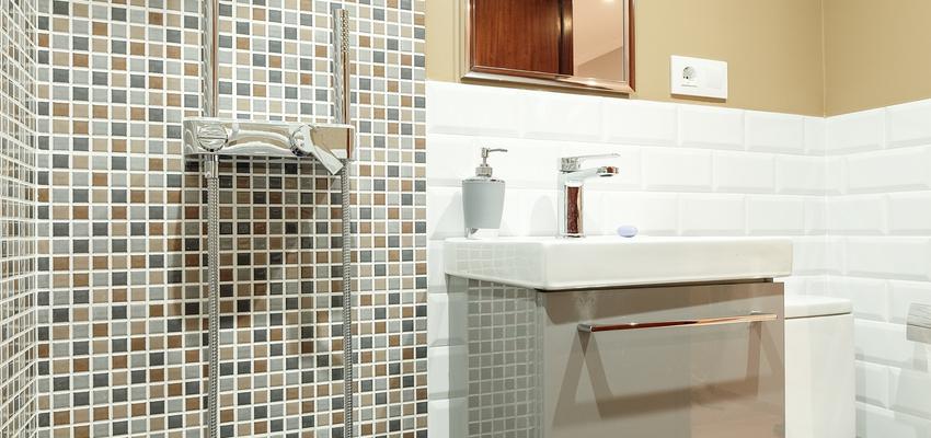 Baño Estilo contemporaneo Color marron, beige, blanco  diseñado por Estudi de Arquitectura & Eficiencia Energètica GPA S.L | Arquitecto Técnico | Copyright Estudi d'Arquitectura & Eficiencia energetica GPA, S.L.