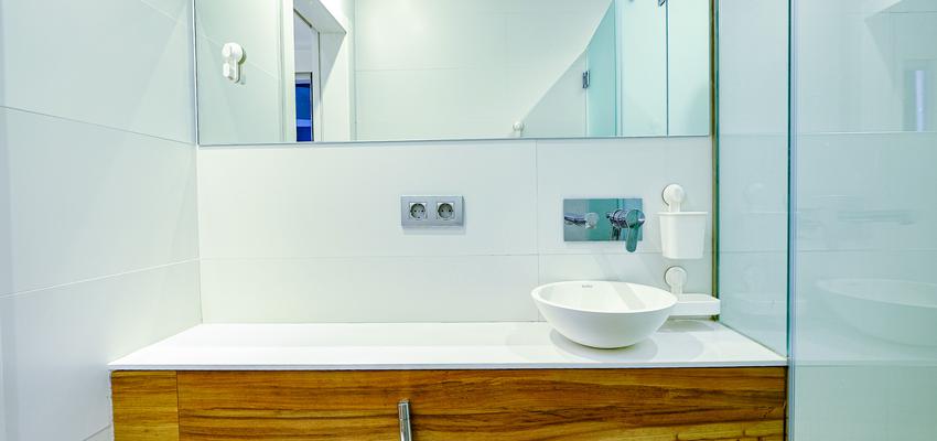 Baño Estilo moderno Color marron, beige, blanco  diseñado por Estudi de Arquitectura & Eficiencia Energètica GPA S.L | Gremio | Copyright Arquitectura & Eficiencia Energètica GPA S.L