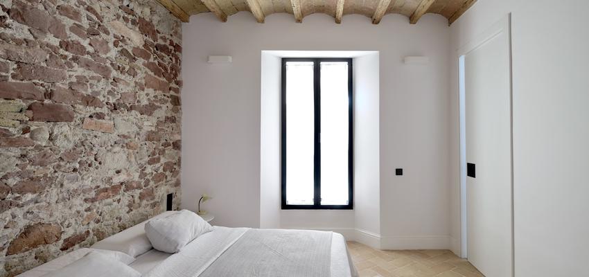 Dormitorio Estilo mediterraneo Color beige, blanco  diseñado por Estudi de Arquitectura & Eficiencia Energètica GPA S.L | Reformista, constructor 