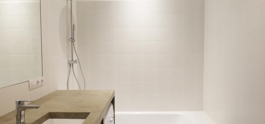 Baño Estilo moderno Color gris  diseñado por  Schmidl & Lupiáñez | Arquitecto | Copyright si