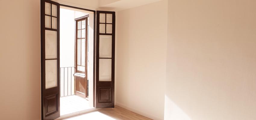 Dormitorio Estilo moderno Color beige, blanco, negro  diseñado por  Schmidl & Lupiáñez | Arquitecto | Copyright si