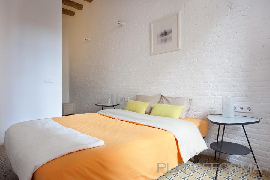 Dormitorio Estilo moderno Color ocre, amarillo, marron, blanco, negro  diseñado por  Schmidl & Lupiáñez | Arquitecto | Copyright si