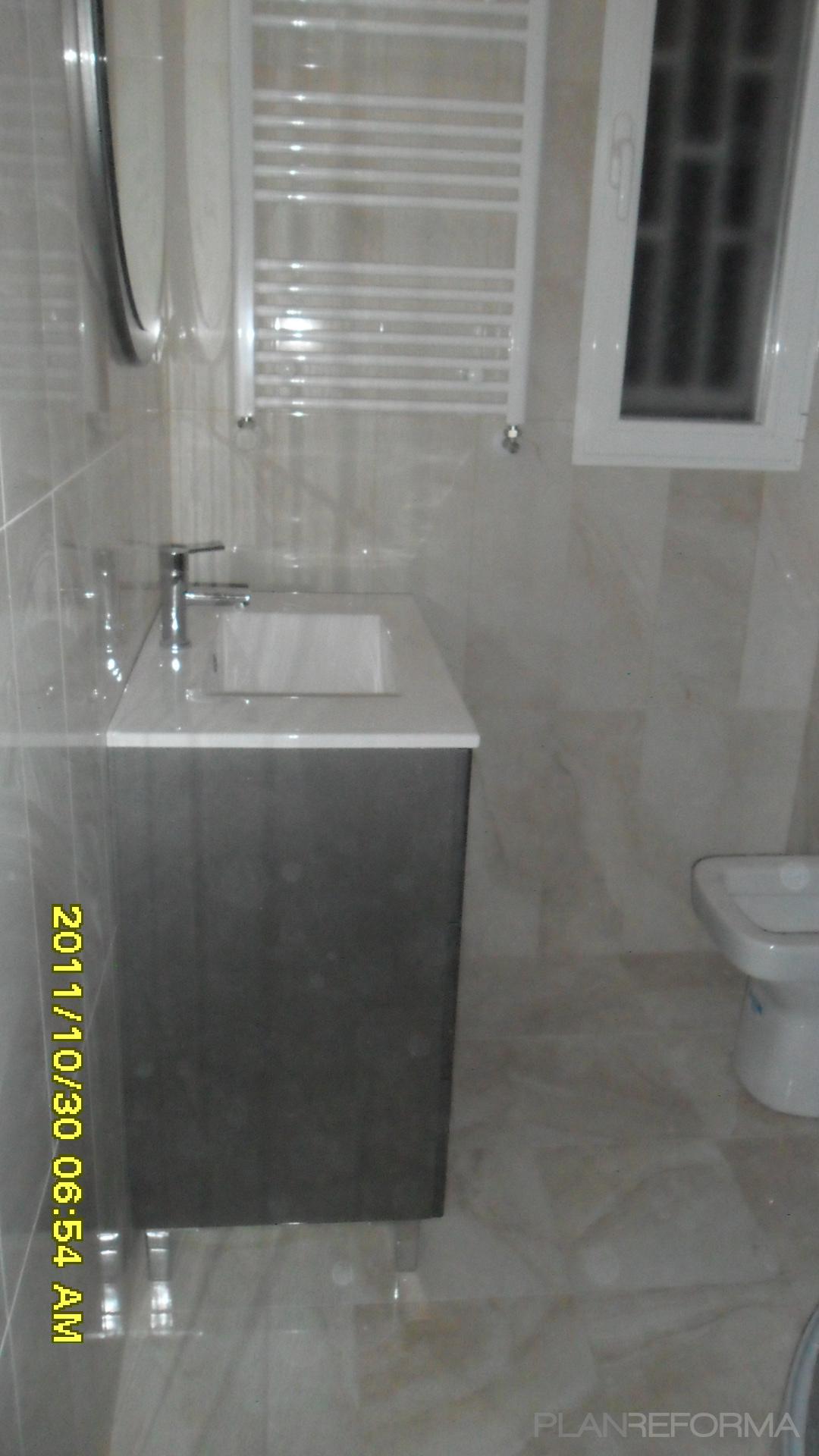 color beige, marron, blanco  diseñado por Ciprian Surtea | Gremio 