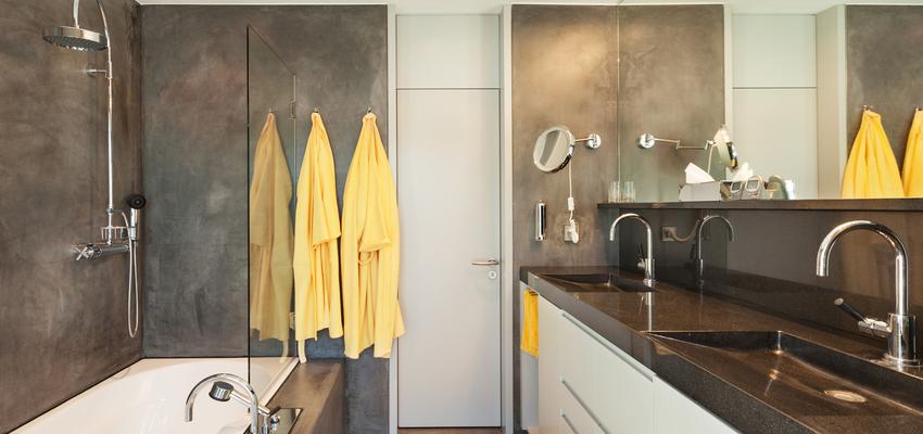 Baño Estilo moderno Color amarillo, marron, blanco  diseñado por Arte en Baño | Gremio | Copyright Arte en Baño y Cocina