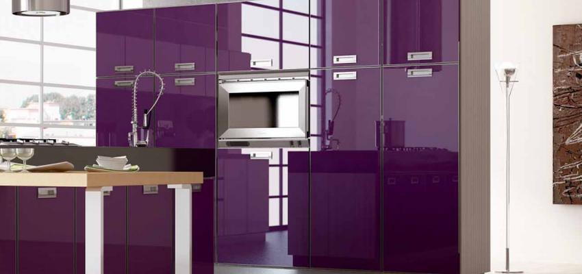 Cocina Estilo moderno Color violeta, beige  diseñado por Arte en Baño | Gremio | Copyright Arte en Baño y Cocina