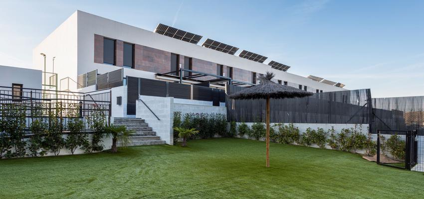 Terraza, Piscina, Exterior Estilo moderno Color marron  diseñado por AUNA-Arquitectos | Arquitecto | Copyright www.aunaarquitectos.com