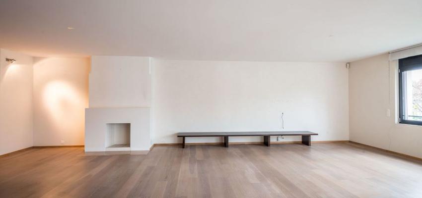 Sala de la TV Estilo contemporaneo Color amarillo, azul cielo, gris  diseñado por Feleac | Gremio | Copyright Salon