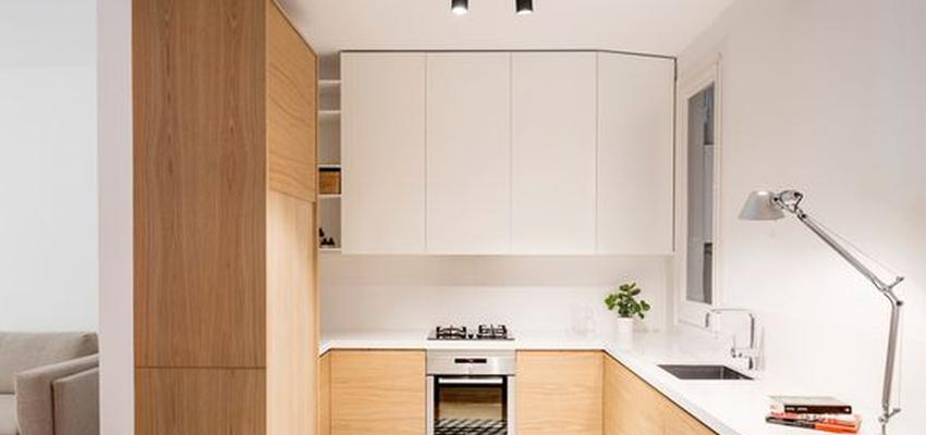Cocina Estilo clasico Color amarillo, amarillo, blanco  diseñado por CONSTRUYE | Gremio 