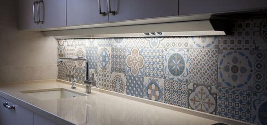 Cocina Estilo clasico Color azul, azul oscuro, gris  diseñado por CONSTRUYE | Gremio 