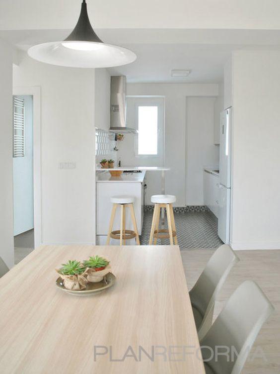 Comedor Estilo clasico Color amarillo, beige, gris  diseñado por CONSTRUYE | Gremio 