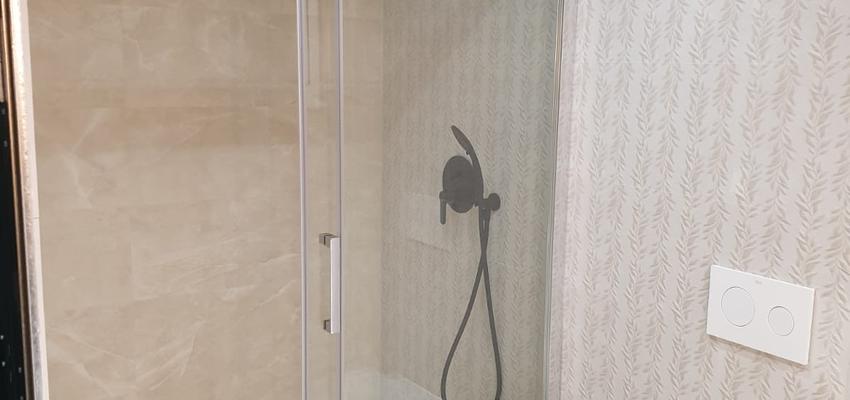 Baño, Vestibulo, Salón de belleza Estilo moderno Color verde  diseñado por POL | Reformista, constructor | Copyright Foto mía.
