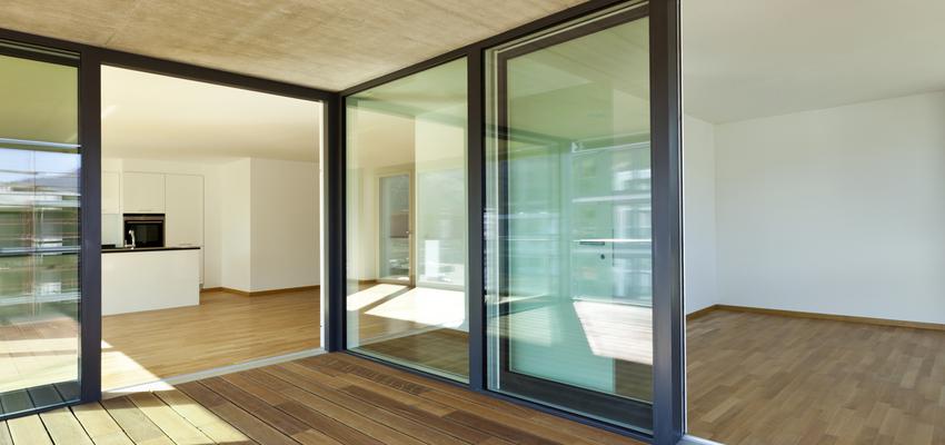 Cocina, Exterior, Loft style moderno color marron, marron, blanco, negro  diseñado por Fasser | Gremio 